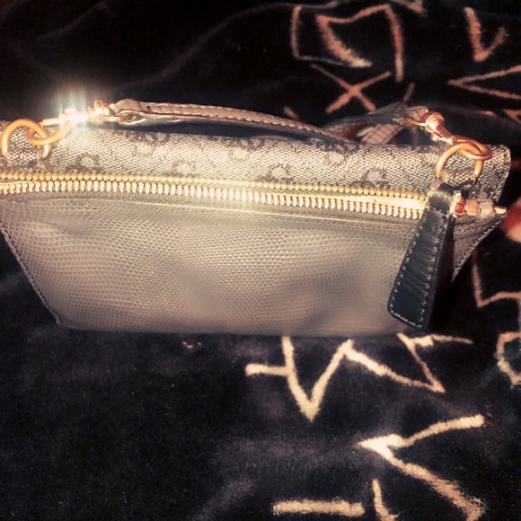 Cross body guess clutch purse/wallet - Picture 2 of 2